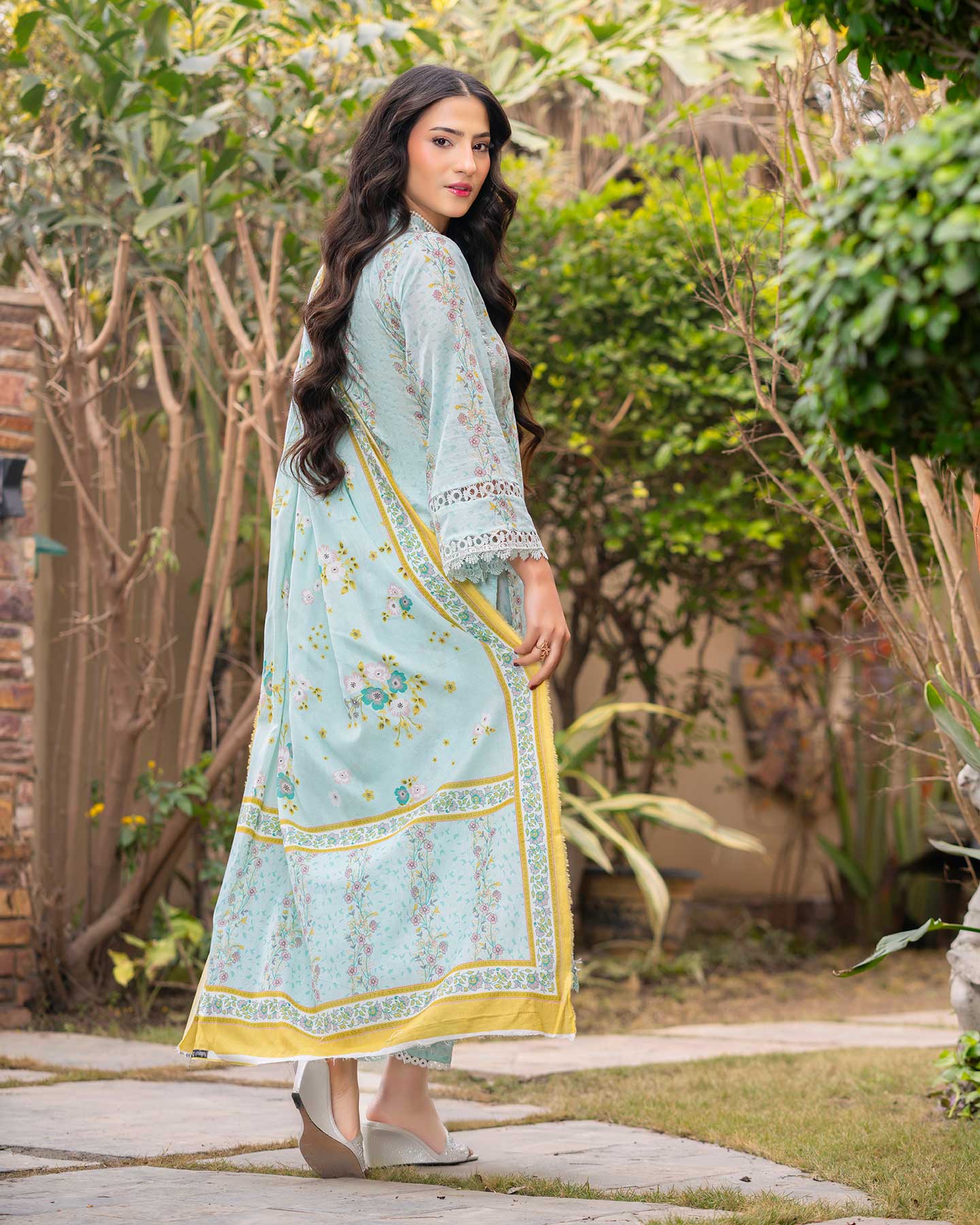 embroidery lawn